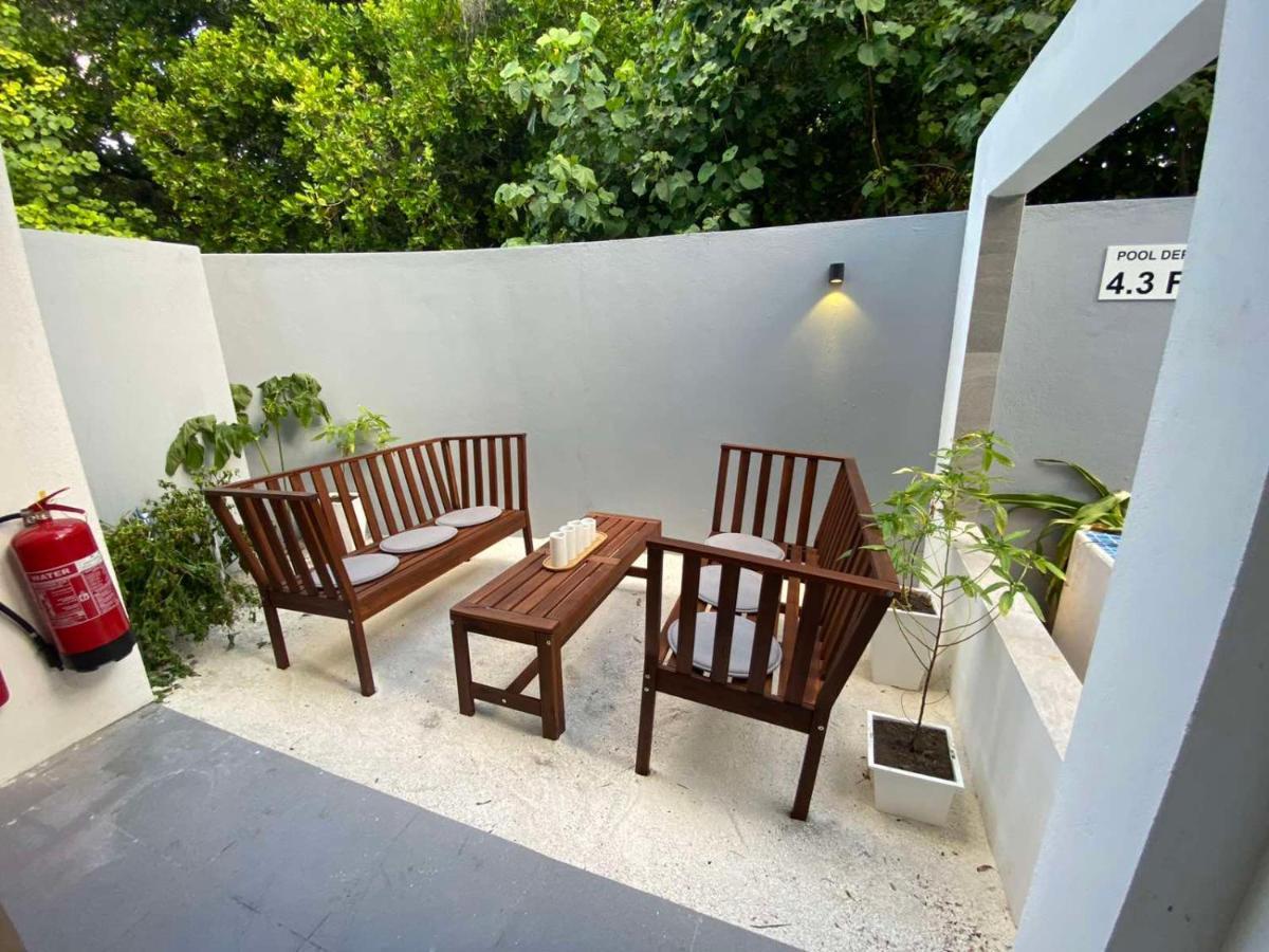 Unwind Dhigurah Hotel ดิห์กูราห์ ภายนอก รูปภาพ